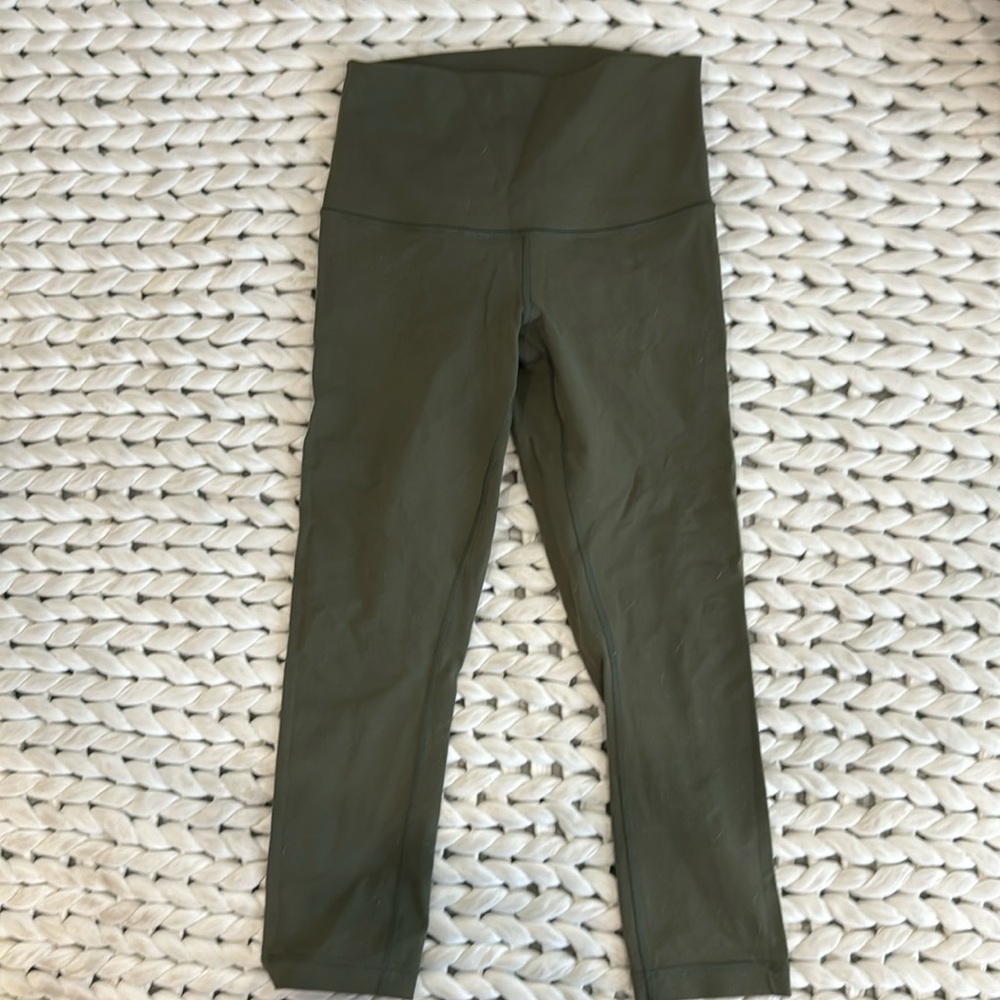Lululemon Wunder Under Capris. Size 4 - image 1